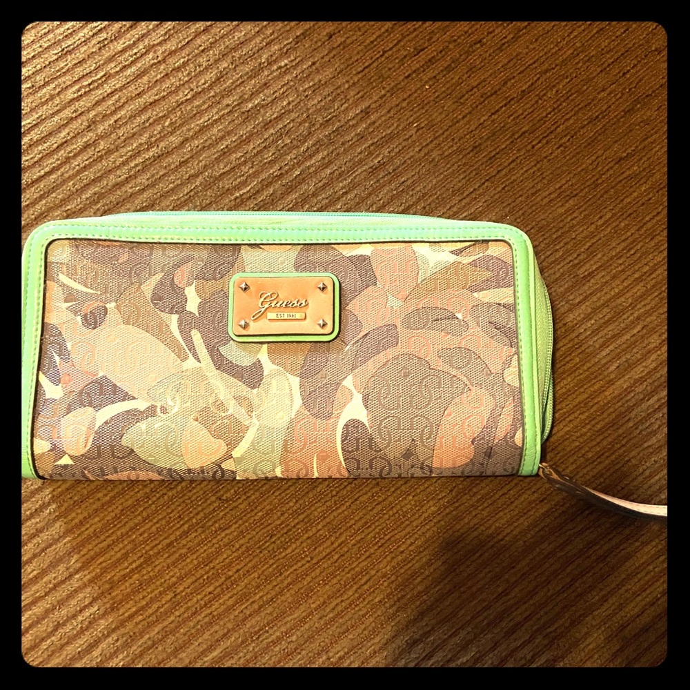 Guess Wristlet